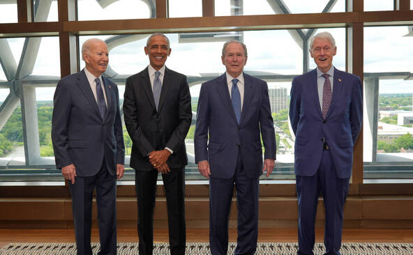 Obama entouré d'anciens présidents pour l'inauguration de son musée