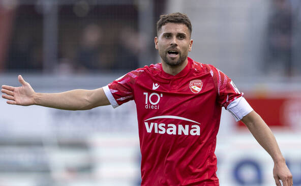 Leonardo Bertone signe à Lucerne