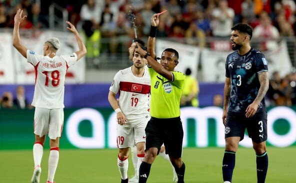 Le Paraguay, à dix, élimine la Turquie (1-0)