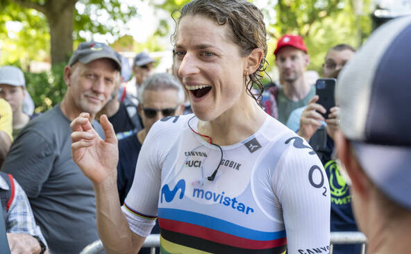 Marlen Reusser prend le maillot jaune