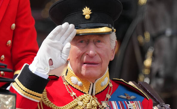 Le roi Charles va publier sa fiche d'impôts