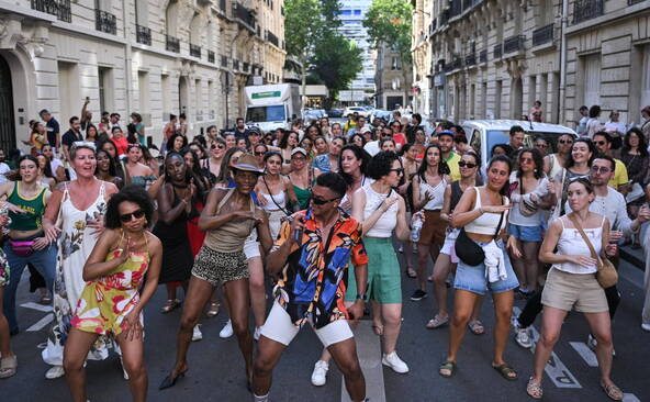 La France fête la musique sous une chaleur étouffante