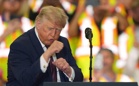 Iran: Trump fustige une résolution pour le retrait des troupes