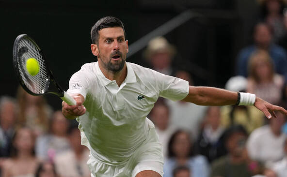Wimbledon: Djokovic s'en sort en quatre sets au premier tour