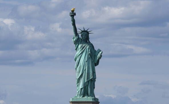 250 ans des Etats-Unis: la France illumine la statue de la Liberté