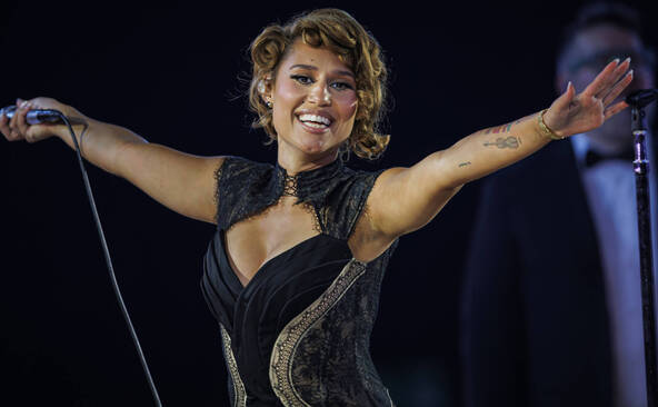 Raye souffle sa joie contagieuse sur les 60 bougies du MJF