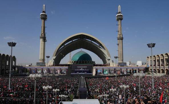Des milliers d'Iraniens arrivent aux funérailles de Khamenei