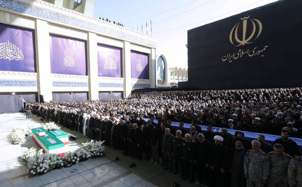 Grande prière à Téhéran pour les funérailles de Khamenei