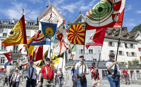 Des milliers de visiteurs à la Fête fédérale de tir aux Grisons