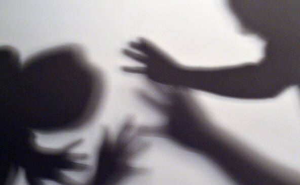 Nombre record d'enfants maltraités pris en charge en Suisse en 2025