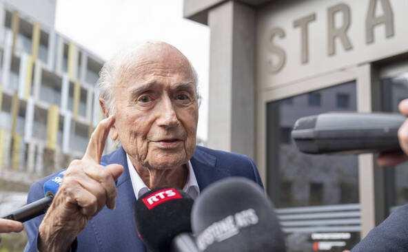 « Où vas-tu, FIFA? », s'interroge Blatter après l'affaire Balogun