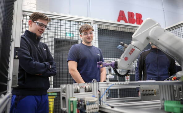 ABB et Roche élèveront ensemble des robots de laboratoire