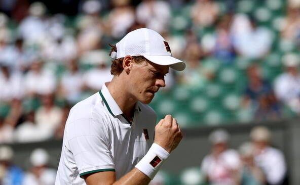 Sinner rejoint Zverev en finale