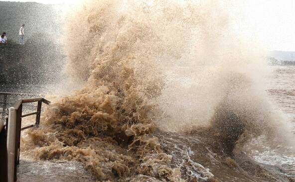 Le typhon Bavi, rétrogradé en tempête, fait route vers la mer Jaune