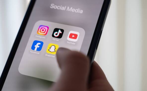 La Suisse envisage de restreindre les réseaux sociaux aux mineurs