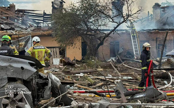 Dix morts et 100 blessés dans une attaque russe près de Kiev