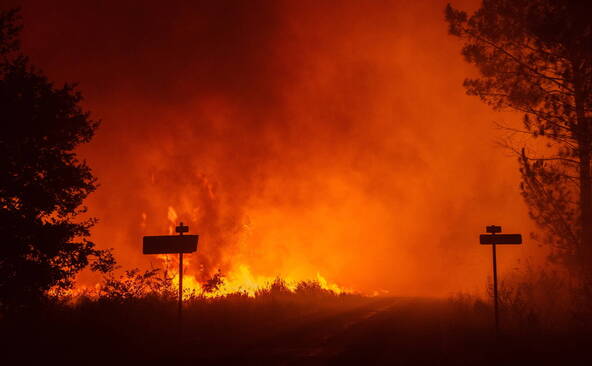 France: dans le sud-ouest en feu, des évacuations en cascade