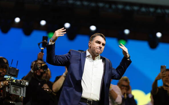 Brésil: Flavio Bolsonaro investi candidat pour la présidentielle