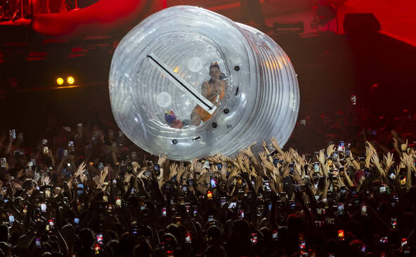Katy Perry transforme la Plaine de l'Asse en karaoké géant