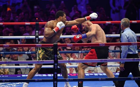 Joshua finit par l'emporter par KO face à Prenga