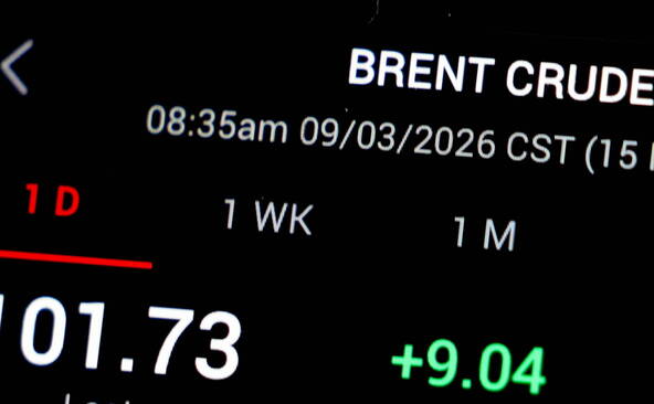 Marchés: le pétrole chute avec l'accalmie USA-Iran
