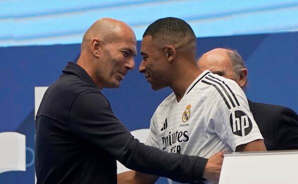 Le jour J pour Zidane, grand favori de l'après-Deschamps