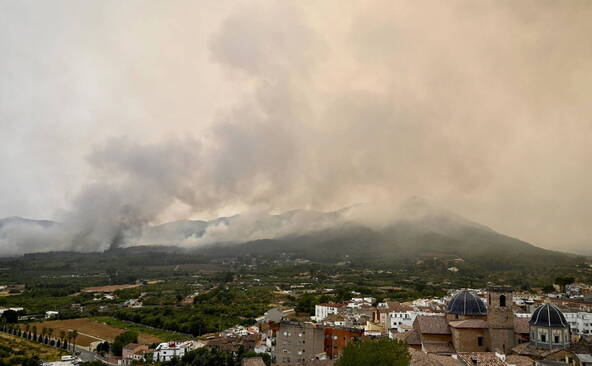 Incendies en Espagne: heures cruciales avant un changement de météo