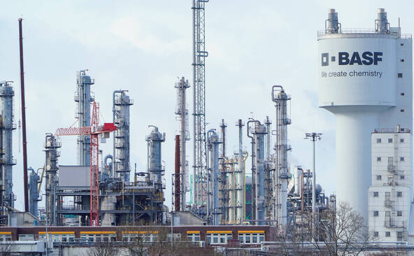 BASF accélère les réductions d'effectifs