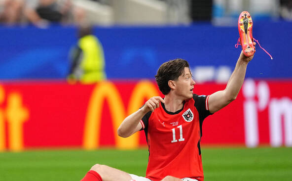 Adidas plaide la « coïncidence » après l'invasion des crampons roses