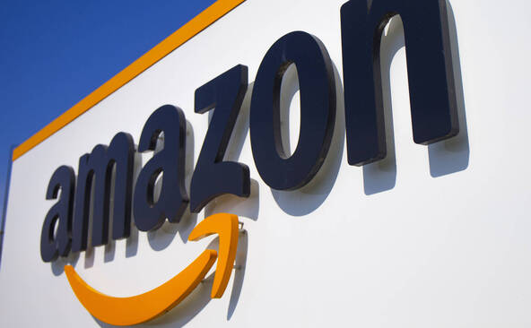 Amazon triomphe en Bourse après ses résultats, Apple trébuche