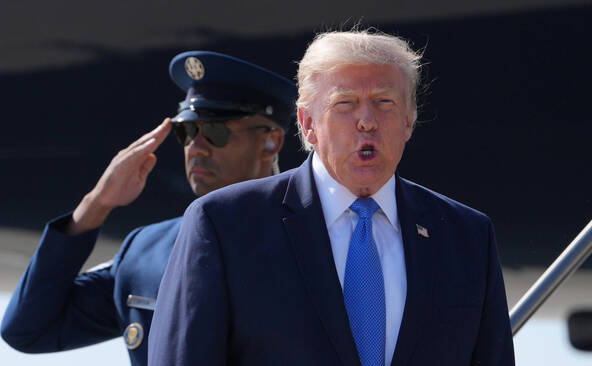 Soit Ormuz ouvre « très bientôt », soit l'Iran sera frappé, dit Trump