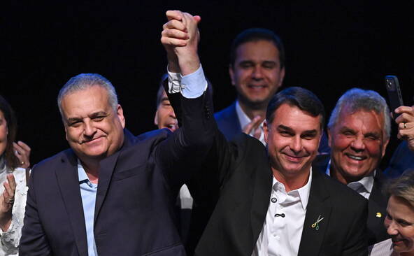 Brésil: Flavio Bolsonaro choisit un colistier axé sur la sécurité