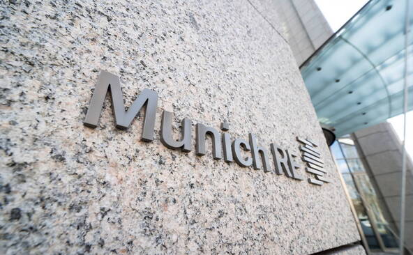 Munich Re sacrifie des revenus mais préserve sa rentabilité
