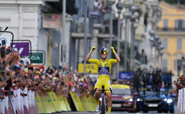 Demi Vollering magnifique vainqueure, Reusser chute