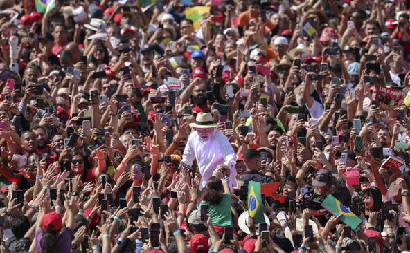 Lula et Flavio Bolsonaro partent à la conquête du vote des femmes