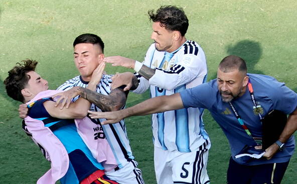 Paredes et Molina suspendus par la FIFA