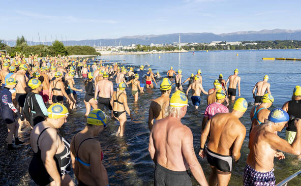 Près de 1200 nageurs ont rallié Genève-Page aux Bains des Pâquis