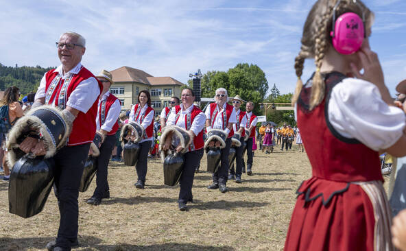 Les sonneurs de cloches et de grelots animent Schüpfen