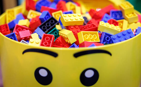 Lego: bond du bénéfice net de 32% au 1er semestre