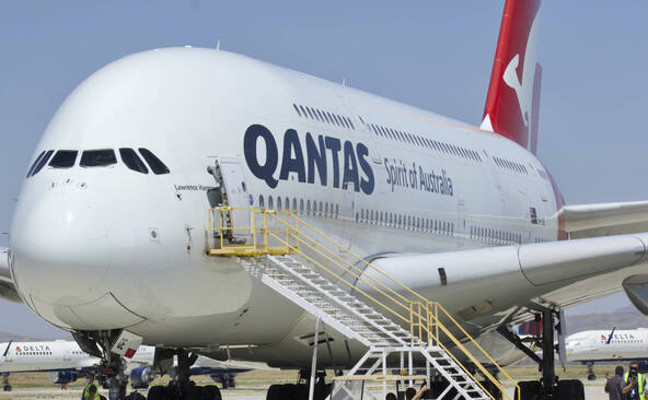 Le bénéfice net de Qantas chute de près de 20%