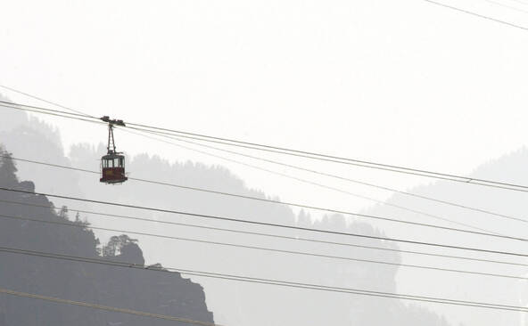 Une télécabine heurte une grue à l'Alpe d'Huez: 23 blessés