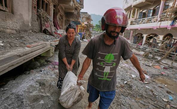 Chine/Népal: les secours face à la menace de nouvelles coulées de boue