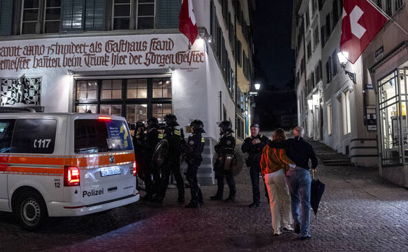 Des militants occupent le Lindenhof à Zurich