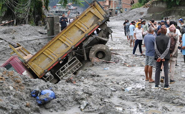 Crue: les secours recherchent des milliers de disparus