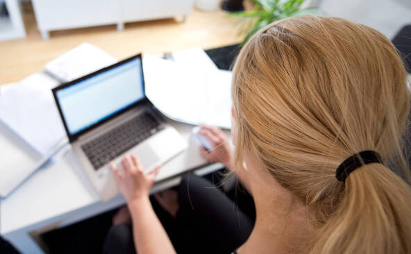 La différence de salaires entre les sexes continue à se réduire