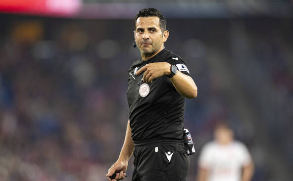 Les meilleurs arbitres suisses passent pros