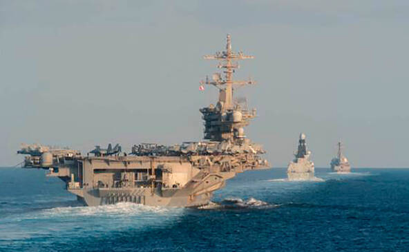 Après 9 mois en mer, le porte-avions américain Lincoln en Thaïlande
