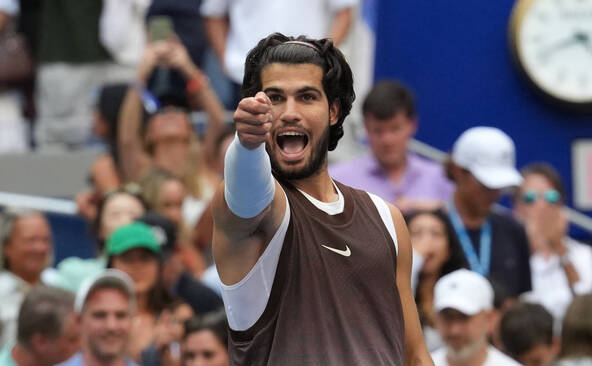 Accroché, Alcaraz se hisse en 8es à l'US Open