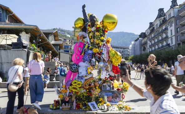 Des milliers de fans célèbrent les 80 ans de Freddie Mercury