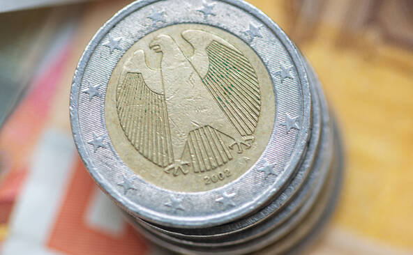 Zone euro: l'embellie économique printanière révisée à la hausse